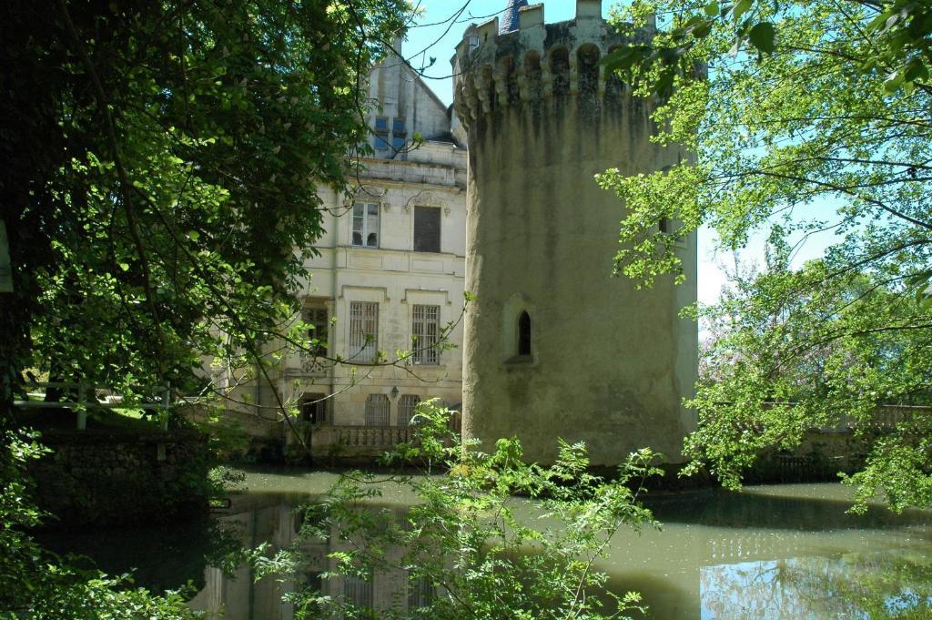 Chateau-Hotel De Nieuil Exteriér fotografie
