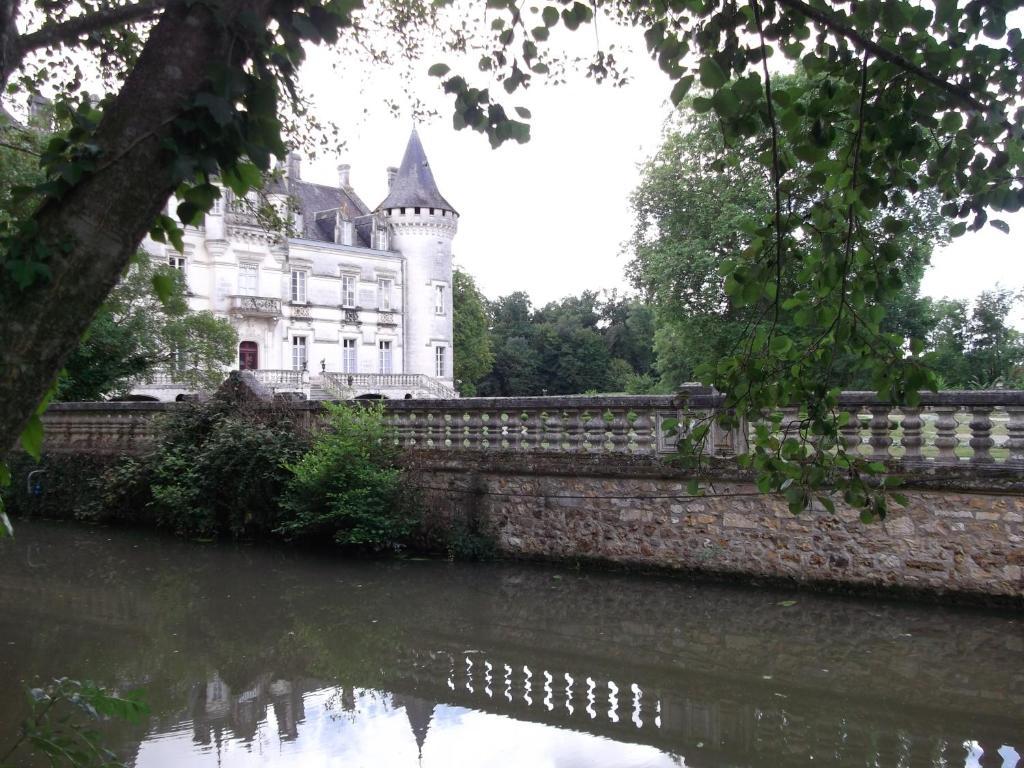 Chateau-Hotel De Nieuil Exteriér fotografie
